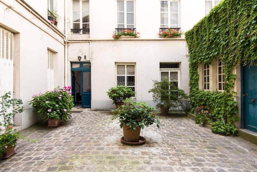 Small Triplex * Parijs